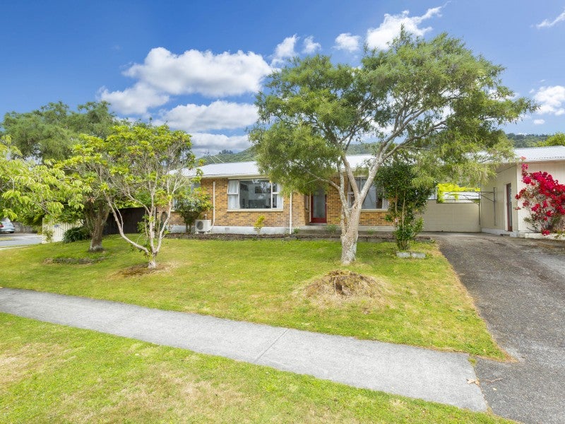 9 Montana Road, Totara Park, Upper Hutt - Carousel 1