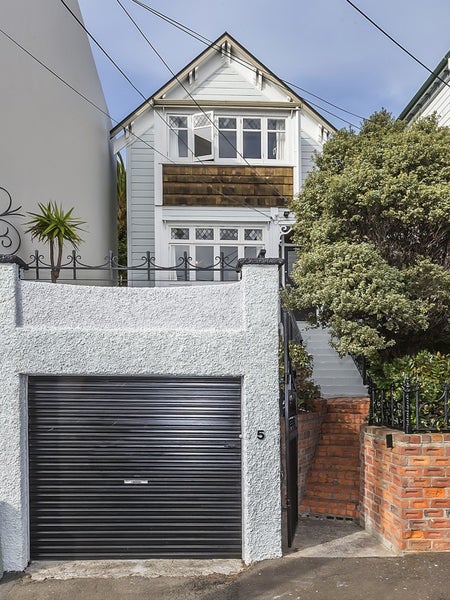 5 Brougham St, Mount Victoria, Wellington - Carousel 1