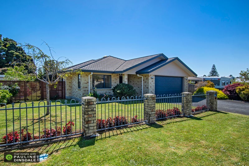 9 Conifer Grove, Kamo, Whangarei - Carousel 1