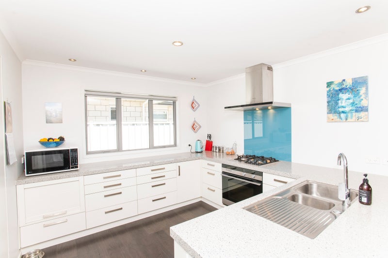 50 Sterling Park, Lytton West, Gisborne - Carousel 2