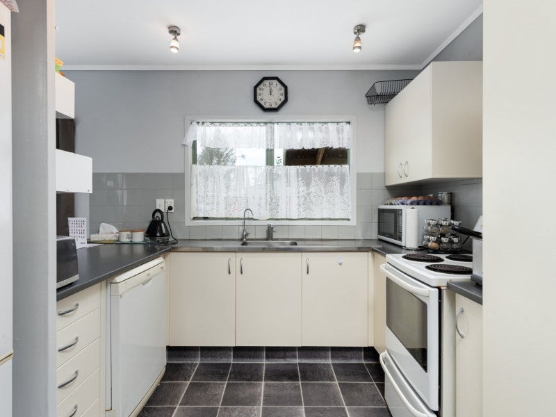 8A Windsor Road, Bellevue, Tauranga - Carousel 2