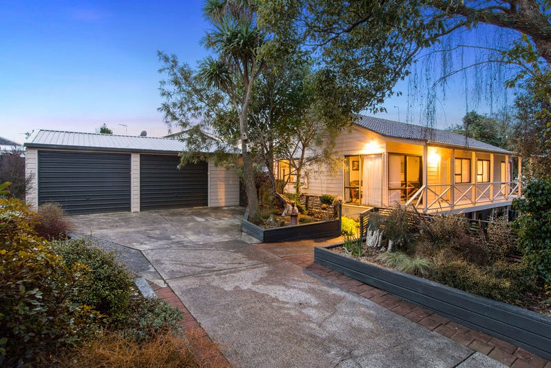 11 Bellville Drive, Clendon Park, Auckland - Carousel 1