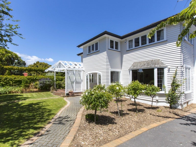 58 Queens Grove, Hutt Central, Lower Hutt - Carousel 2