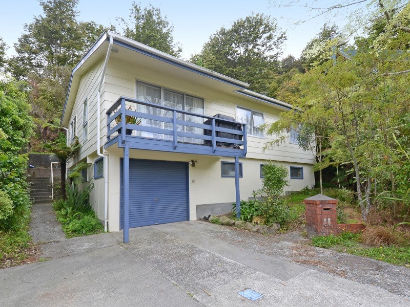 94 Pinehaven Road, Pinehaven, Upper Hutt - Carousel 1