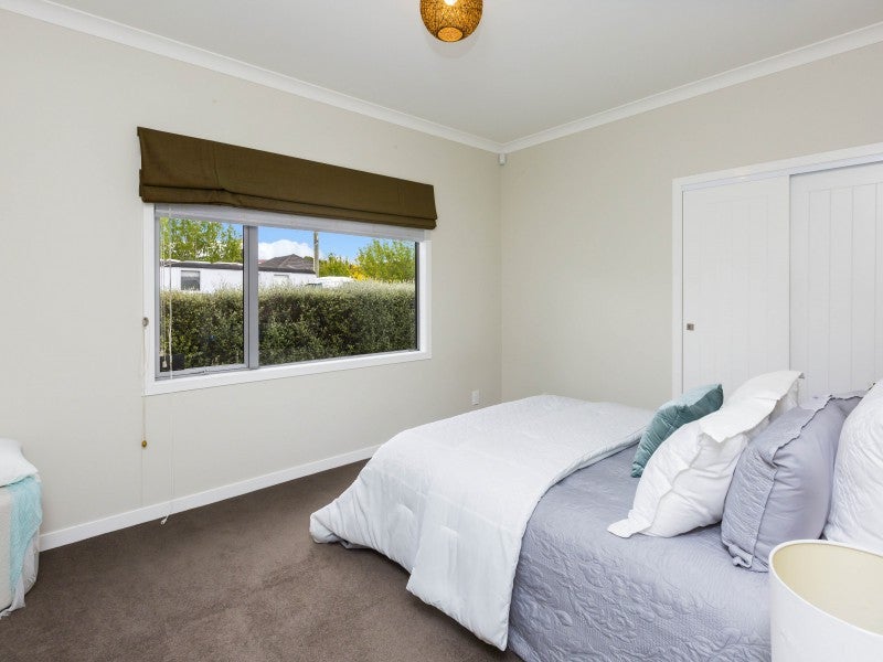 21 Pempsey Street, Silverstream, Upper Hutt - Carousel 24