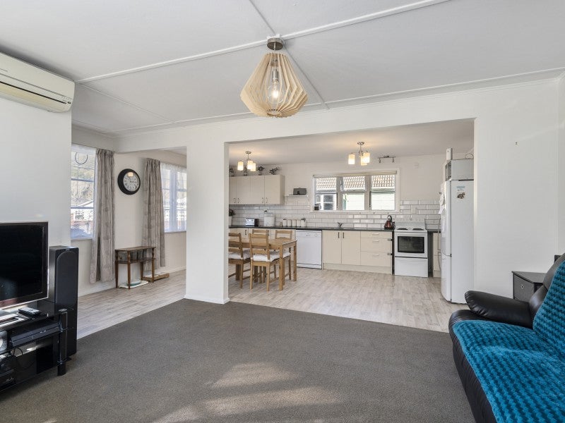 14 Strand Crescent, Naenae, Lower Hutt - Carousel 1