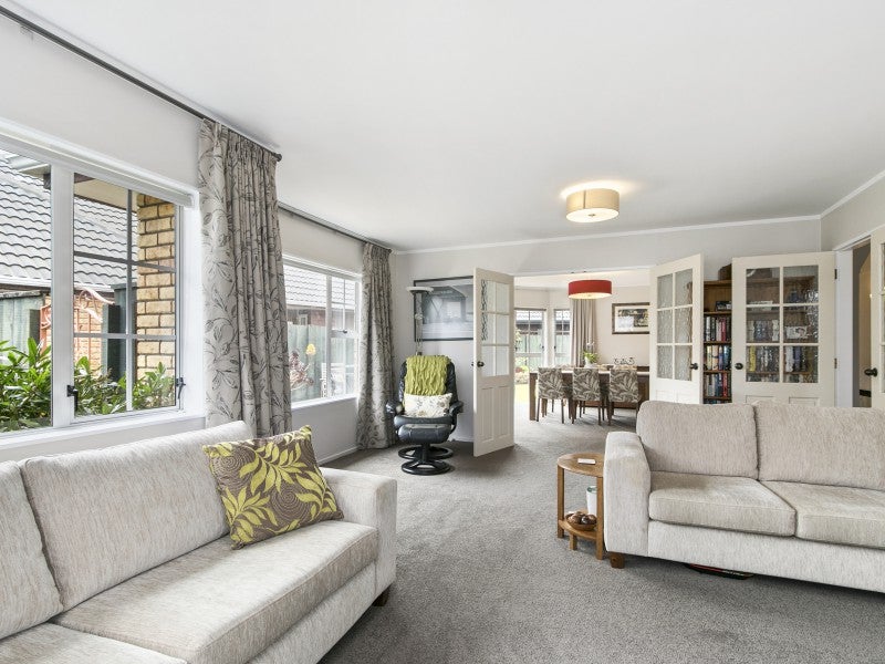 9/16 Richmond Grove, Woburn, Lower Hutt - Carousel 2