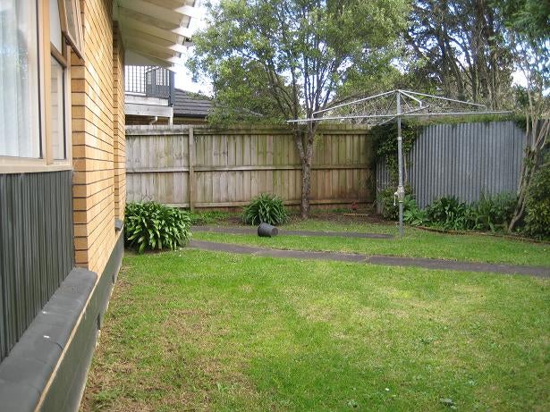 2/22 Eyre Street, Henderson, Auckland - Carousel 1