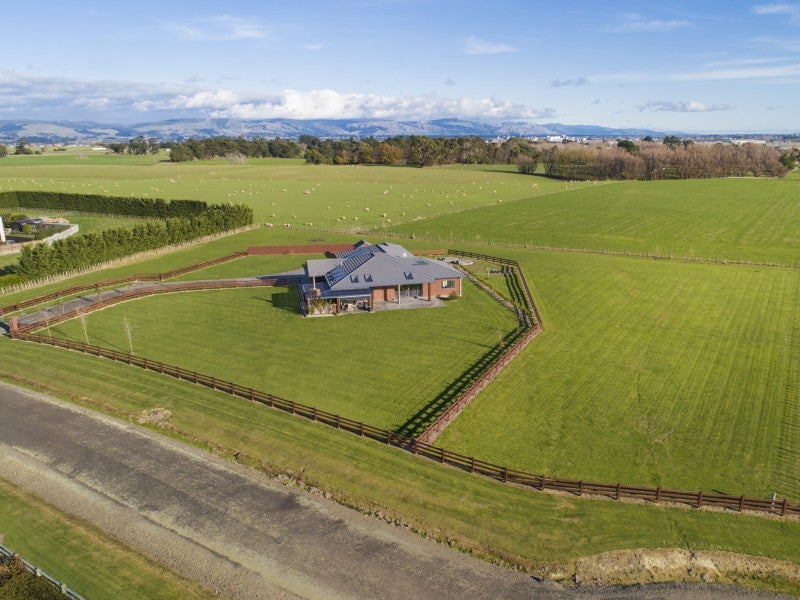 5 Orakei Road, Kelvin Grove, Palmerston North - Carousel 2