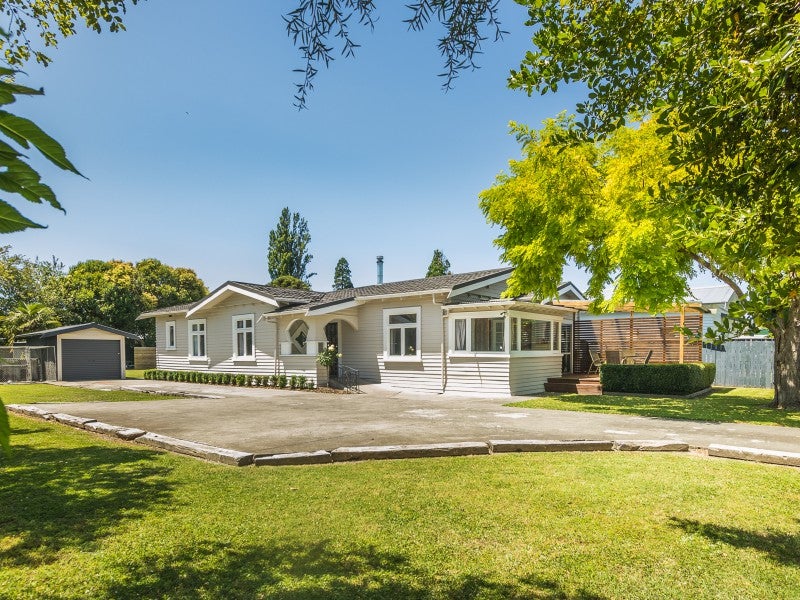 102 Heathcote Avenue, Mayfair, Hastings - Carousel 1