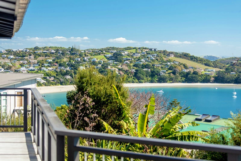 20 Queens Drive, Oneroa, Waiheke Island - Carousel 1