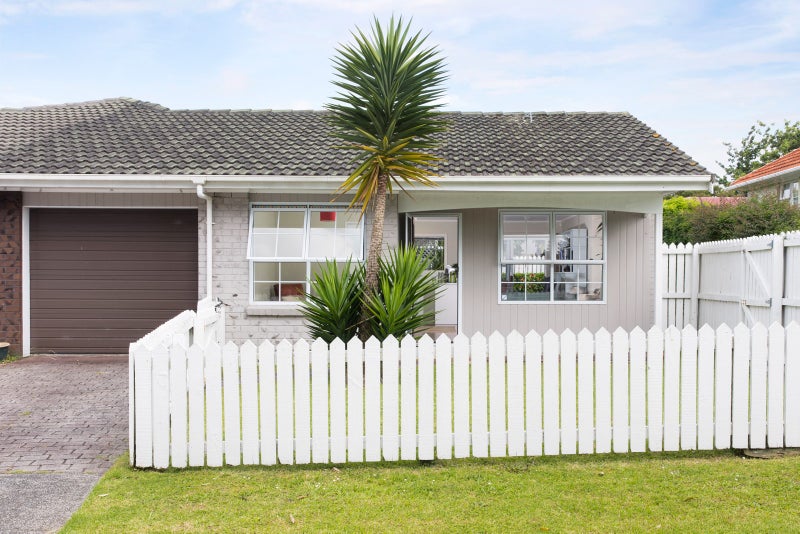 2/2 Raurenga Avenue, Royal Oak, Auckland - Carousel 1
