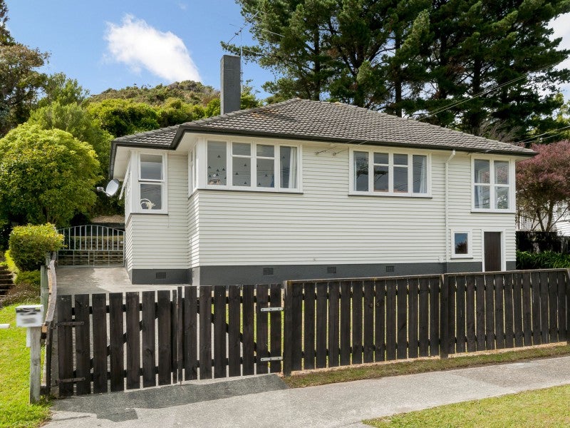 178 Waddington Drive, Naenae, Lower Hutt - Carousel 1