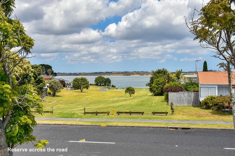 193 Carnoustie Drive, Wattle Downs, Auckland - Carousel 1