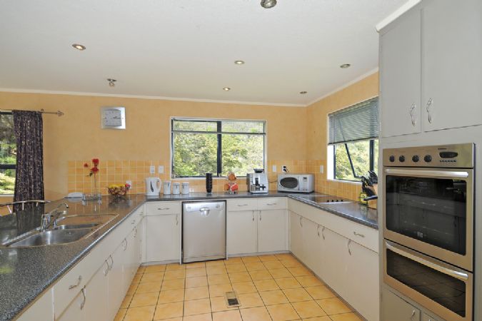 33 Fendalton Crescent, Pinehaven, Upper Hutt - Carousel 2