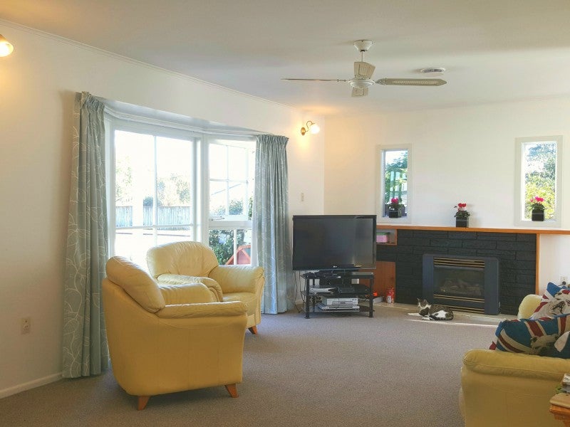 1 Ward Street, Riverdale, Gisborne - Carousel 2