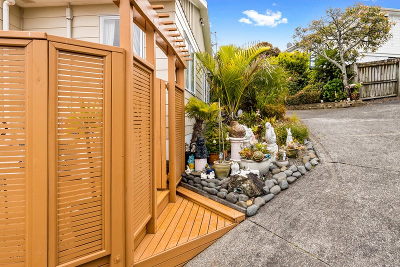 1/5 Valecrest Place, Bayview, Auckland - Carousel 26