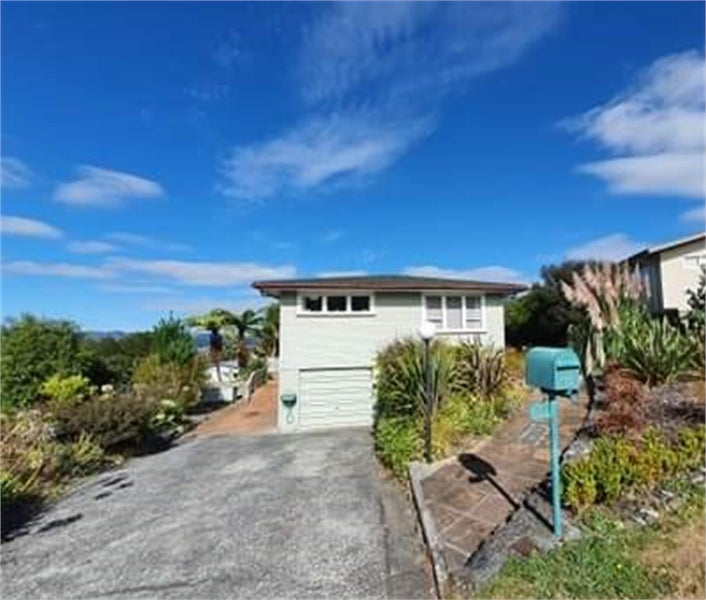 31 Sunnyview Drive, Brown Owl, Upper Hutt - Carousel 1