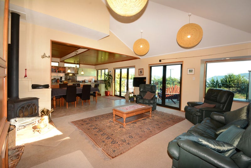 15 McLelland Street, Macandrew Bay, Dunedin - Carousel 2