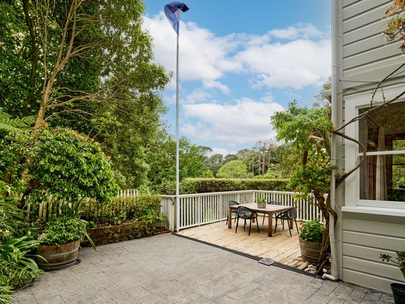 122 Glenmore Street, Kelburn, Wellington - Carousel 19