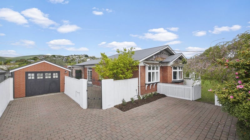 2 Gamblins Road, Saint Martins, Christchurch - Carousel 1