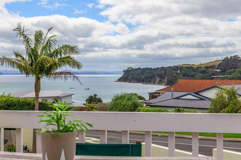 4 Crown Road, Tindalls Beach, Whangaparaoa - Carousel 1