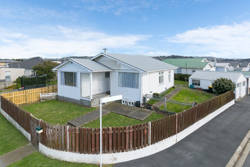 9 Crawford Green, Miramar, Wellington - Carousel 1