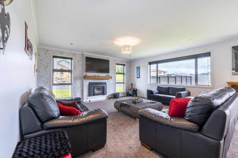 9 Reeves Street, Green Island, Dunedin - Carousel 2