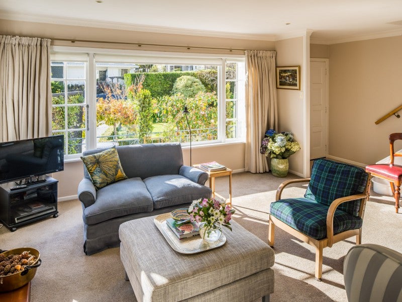 4B Taumaru Avenue, Lowry Bay, Lower Hutt - Carousel 1