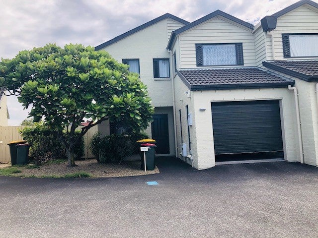 17/18 Alicante Avenue, Hillpark, Auckland - Carousel 1
