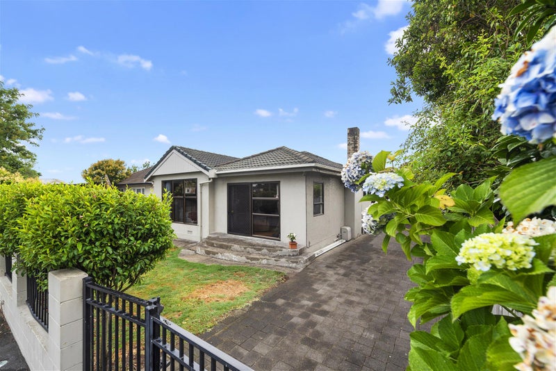 250 Fox Street, Hamilton East, Hamilton - Carousel 1