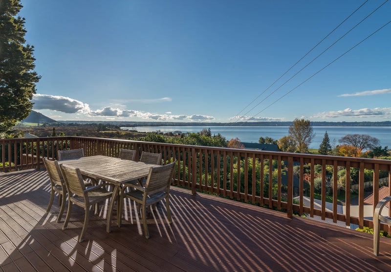 8 Aries Place, Kawaha Point, Rotorua - Carousel 2