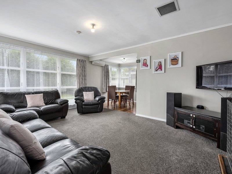 13 Argyle Grove, Trentham, Upper Hutt - Carousel 2