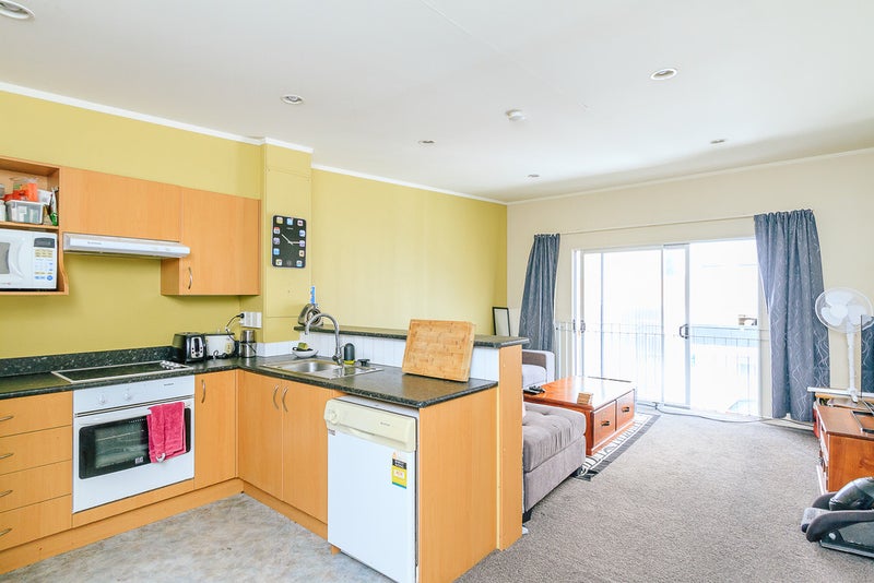 16/3 Kelvin Grove, Te Aro, Wellington - Carousel 2