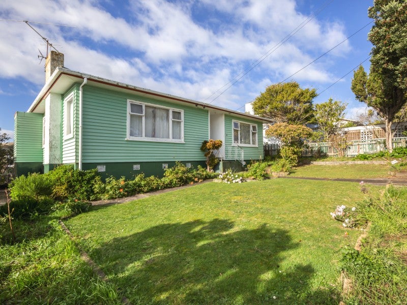 21 Sievers Grove, Cannons Creek, Porirua - Carousel 1