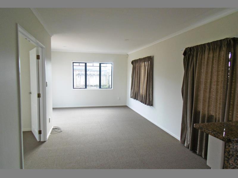 1 Paloma Court, Hillpark, Auckland - Carousel 2