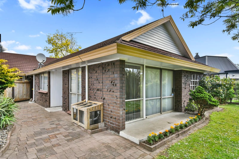 1/4 Balgowan Terrace, Conifer Grove, Takanini - Carousel 2