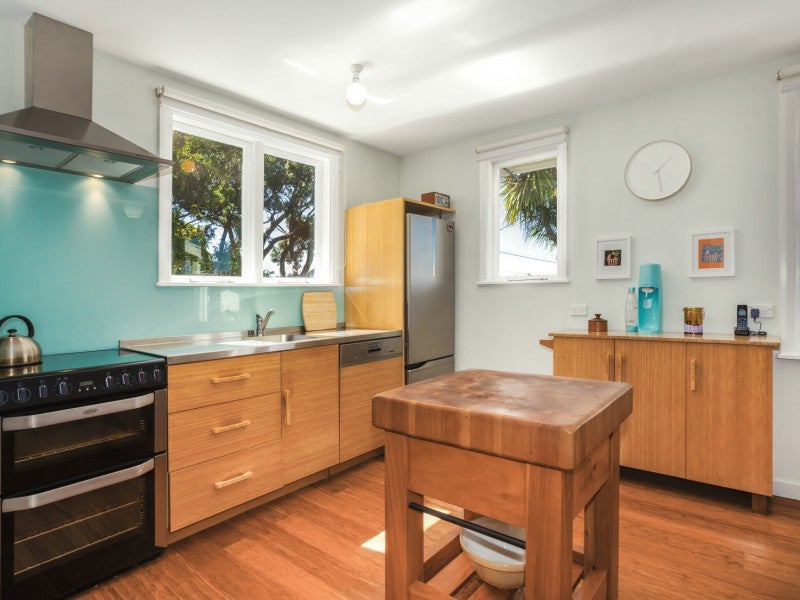 11 Arero Place, Titahi Bay, Porirua - Carousel 1