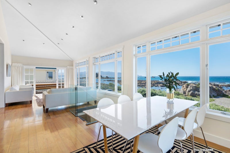 382 The Esplanade, Island Bay, Wellington - Carousel 1