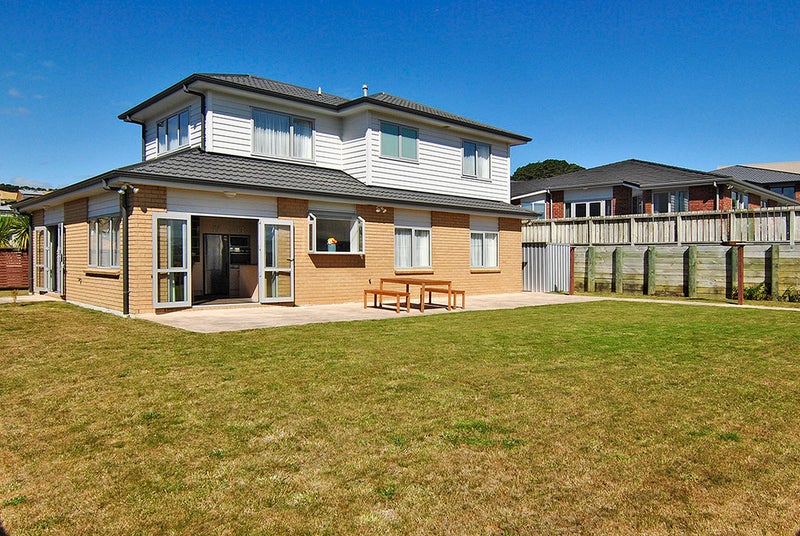 24 Cedarwood Street, Woodridge, Wellington - Carousel 1