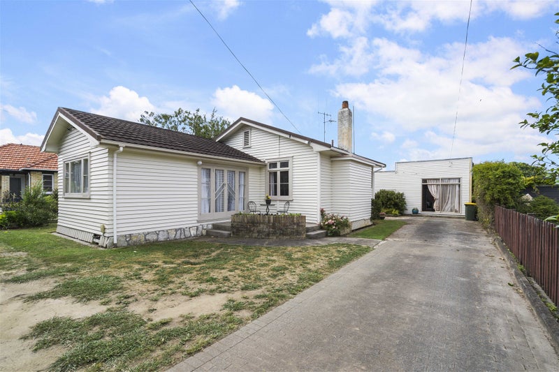 12 Garnett Avenue, Forest Lake, Hamilton - Carousel 1