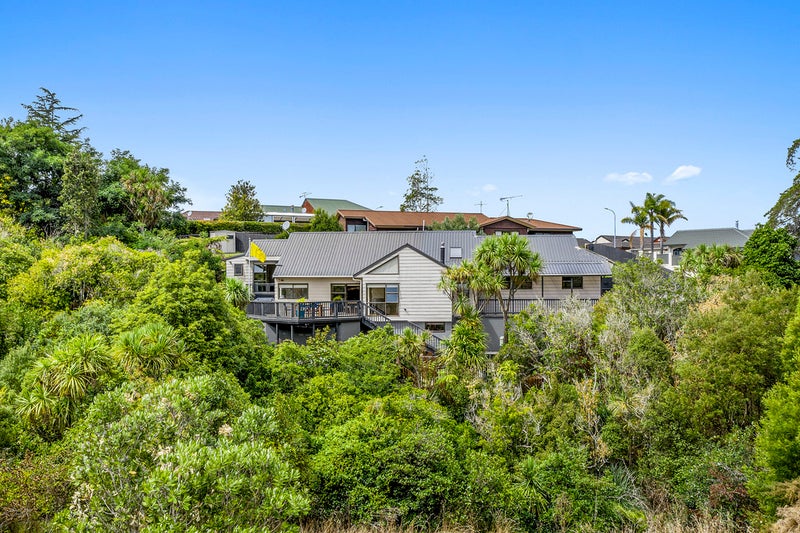 29 Woodview Rise, Botany Downs, Auckland - Carousel 1