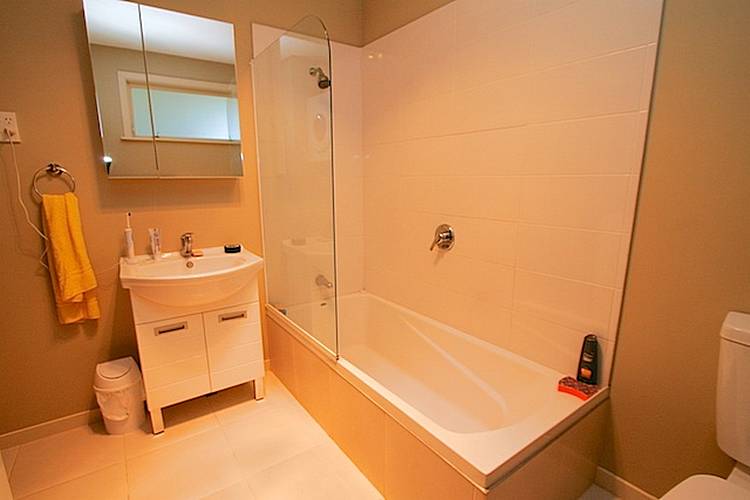 2/30 London Road, Korokoro, Lower Hutt - Carousel 13