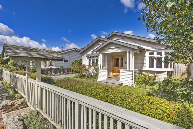 26 Burns Avenue, Takaro, Palmerston North - Carousel 1