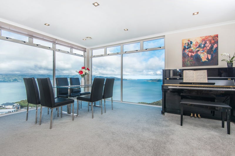 26 Bennett Grove, Newlands, Wellington - Carousel 1