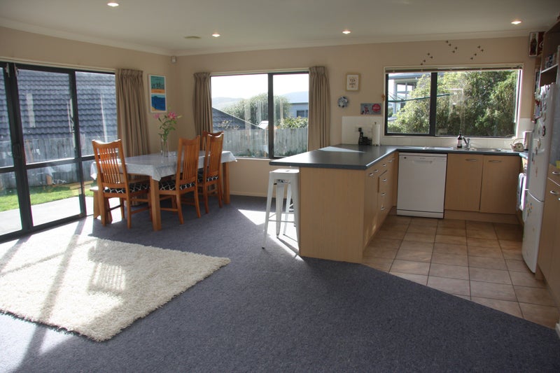40 Furlong Crescent, Churton Park, Wellington - Carousel 2
