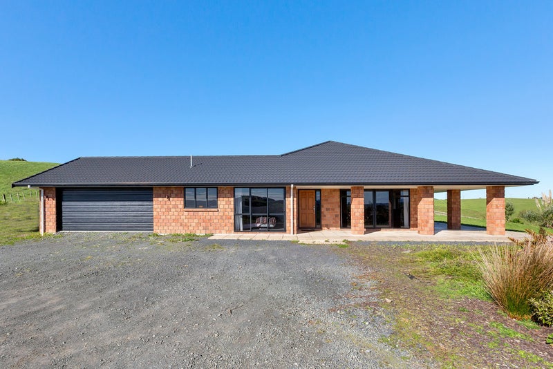 42 Golden Grove, Kamo - Carousel 2