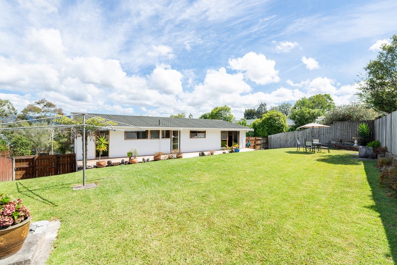 4 Autumn Avenue, Glen Eden, Auckland - Carousel 2