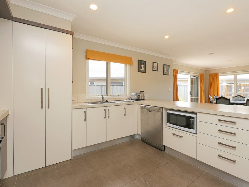 6 Milford Place, Poraiti, Napier - Carousel 2