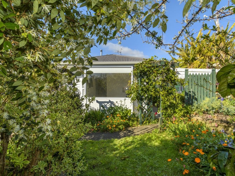 1 Roderick Street, Otumoetai, Tauranga - Carousel 11
